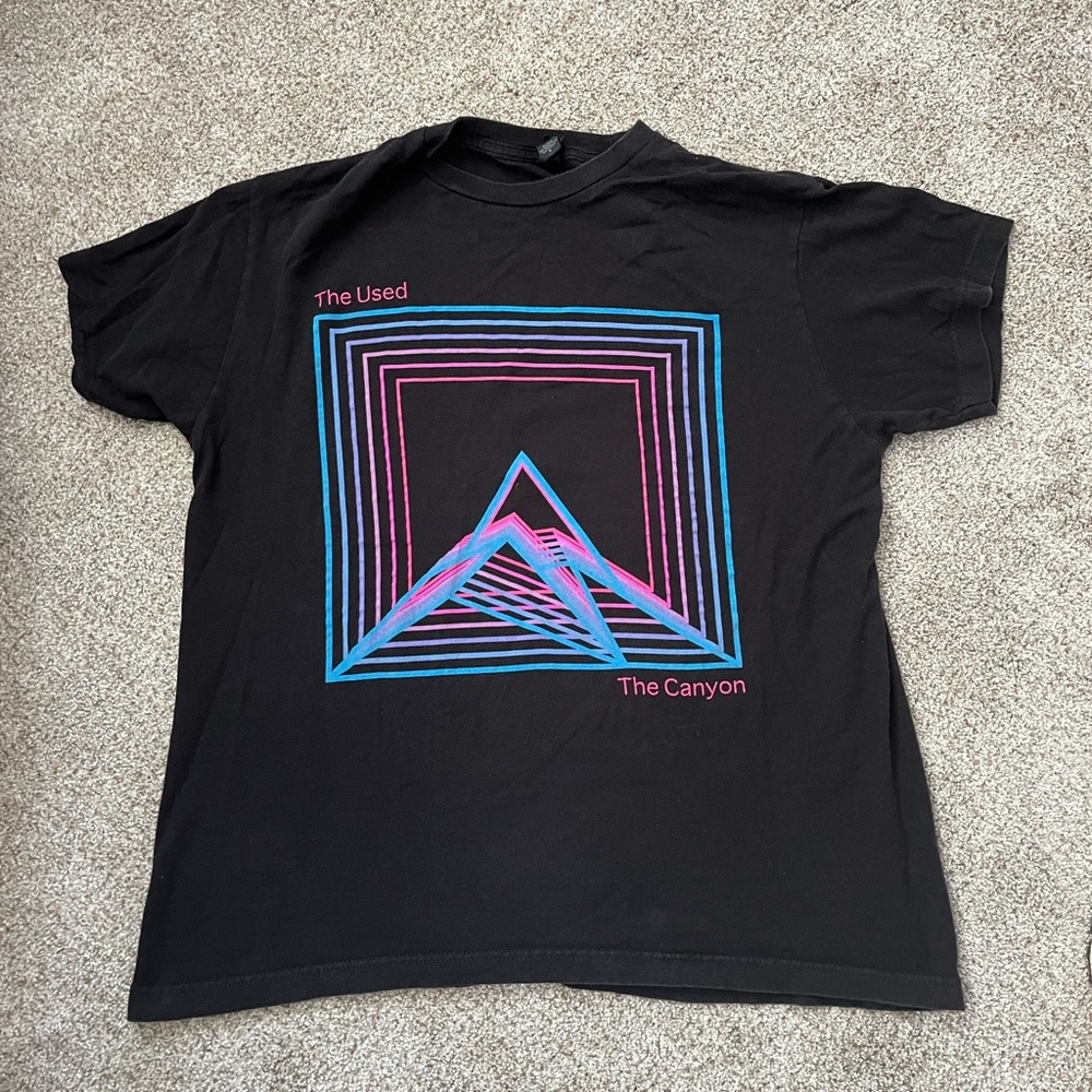 The used 2018 tour shirt
